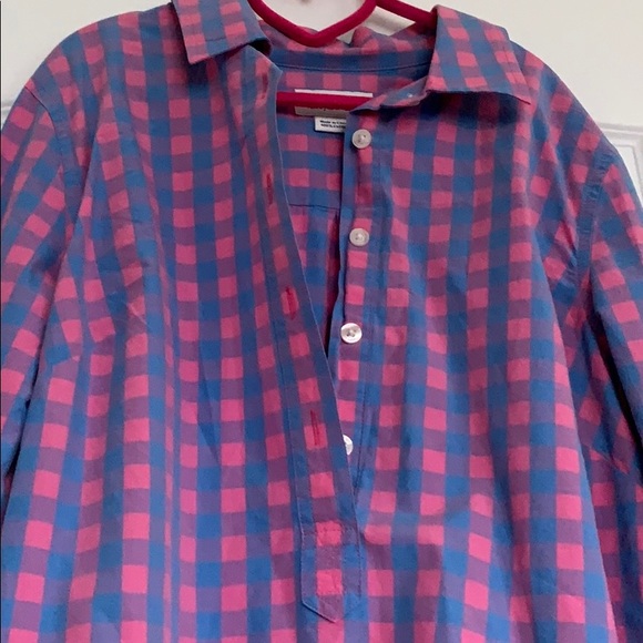 Women’s Vineyard Vines Button Down!! - Picture 3 of 7
